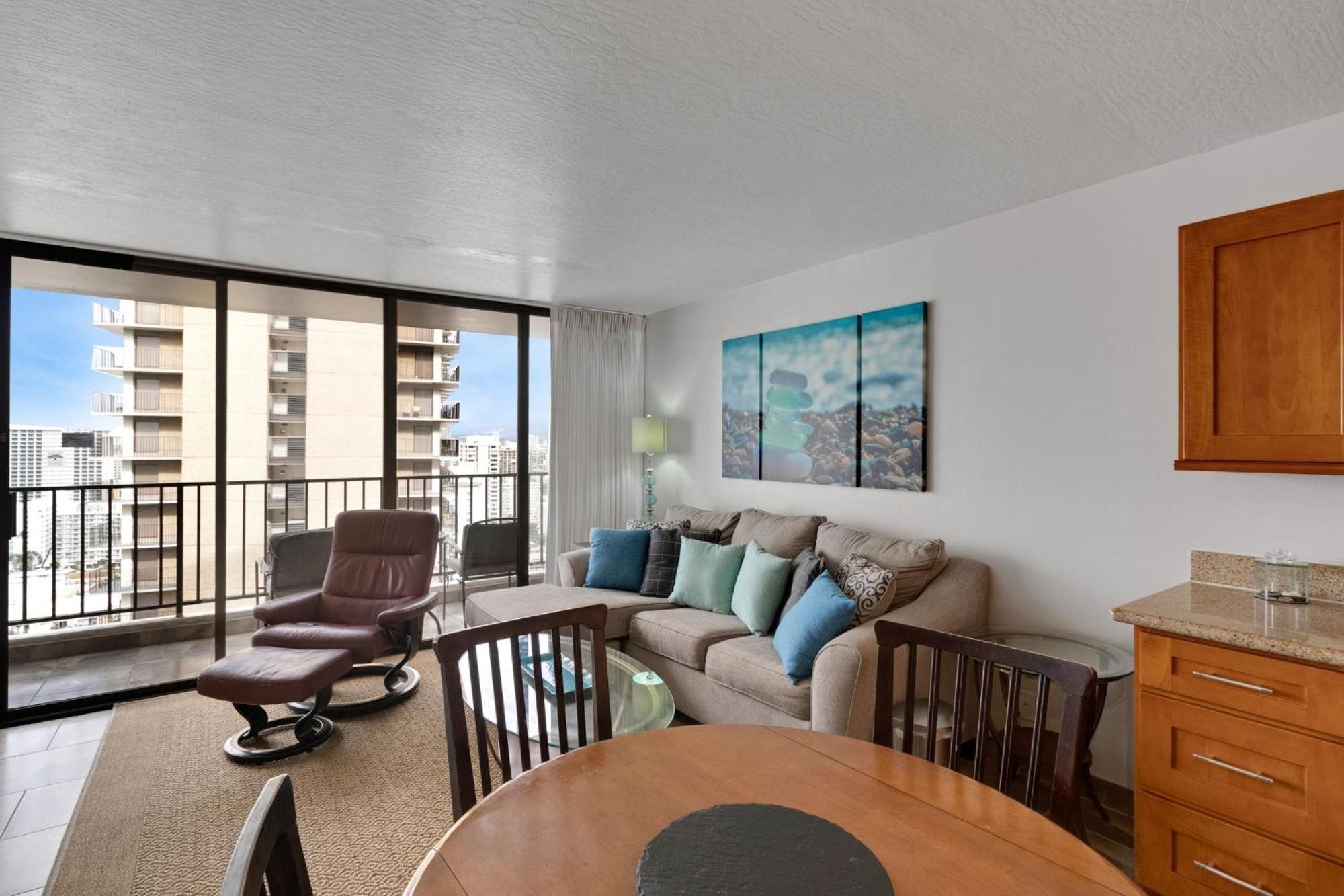 31st-floor Oceanview Oasis -- Steps To Waikiki With Free Parking Apartment