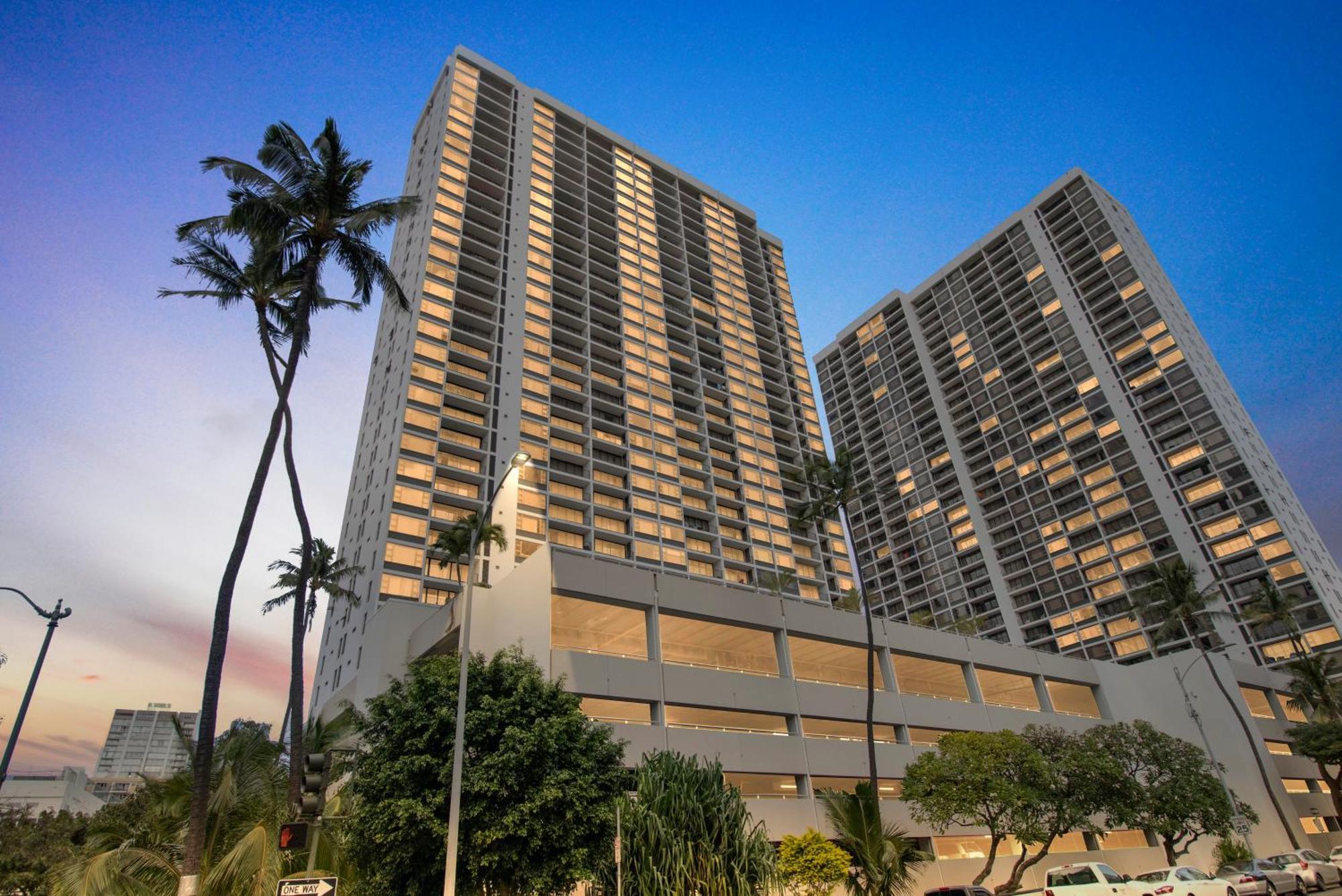 31st-floor Oceanview Oasis -- Steps To Waikiki With Free Parking *