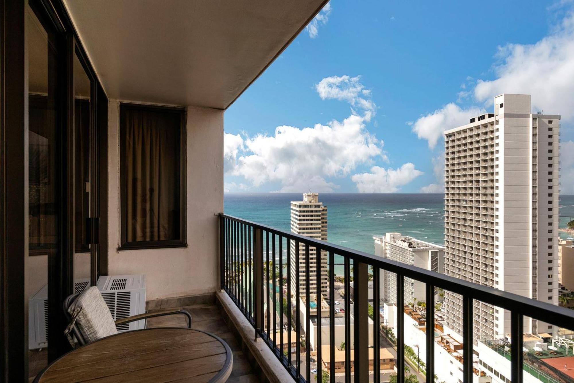 31st-floor Oceanview Oasis -- Steps To Waikiki With Free Parking Honolulu