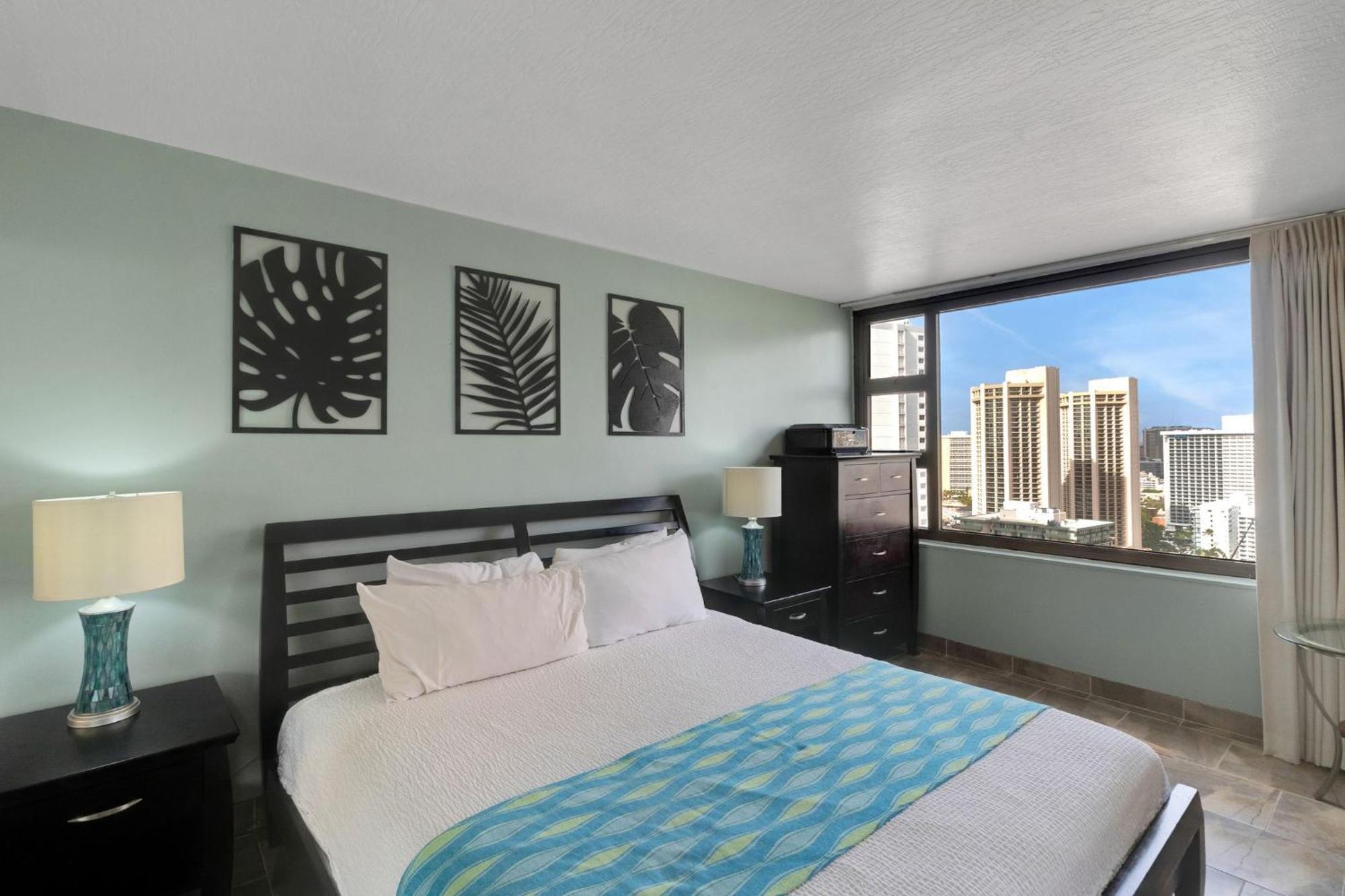 Apartment 31st-floor Oceanview Oasis -- Steps To Waikiki With Free Parking
