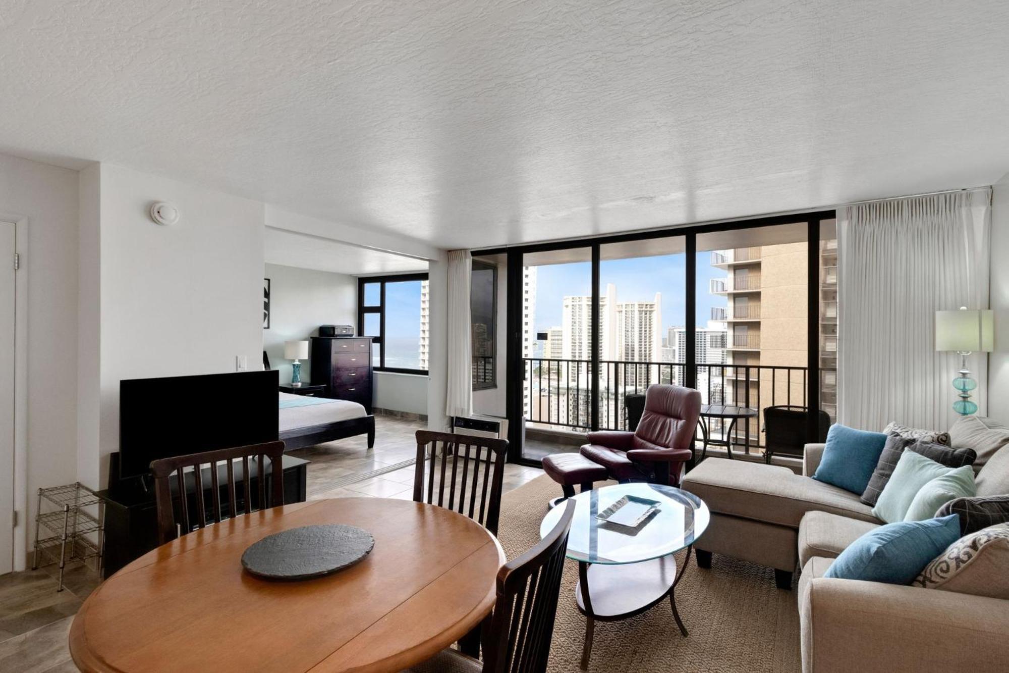 31st-floor Oceanview Oasis -- Steps To Waikiki With Free Parking