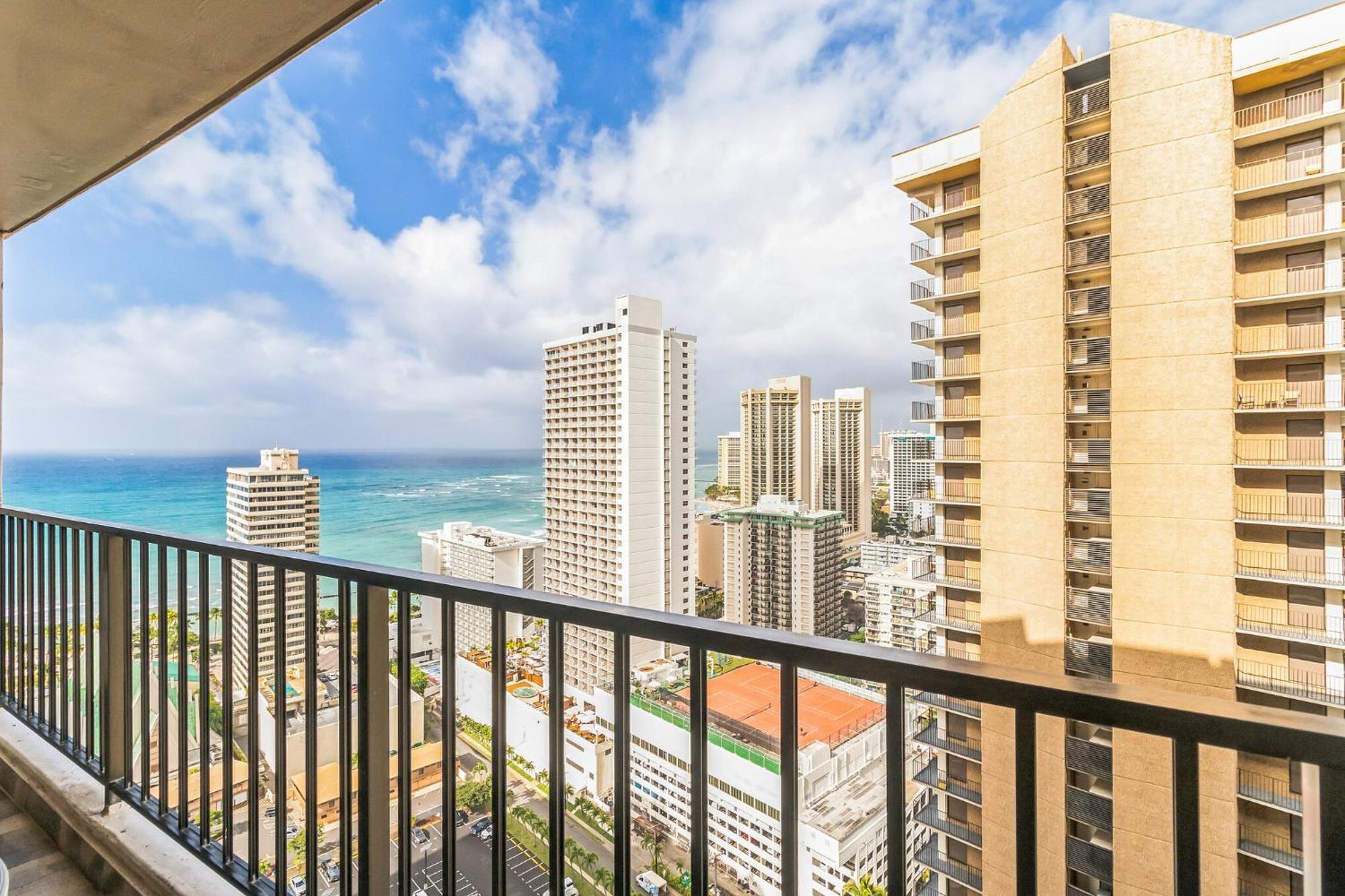 31st-floor Oceanview Oasis -- Steps To Waikiki With Free Parking Apartment *