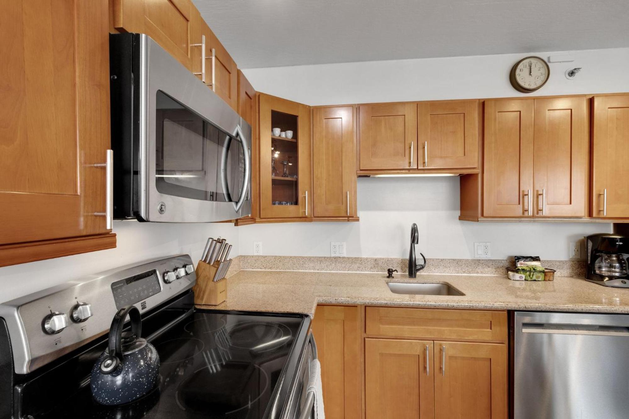 Apartment 31st-floor Oceanview Oasis -- Steps To Waikiki With Free Parking *