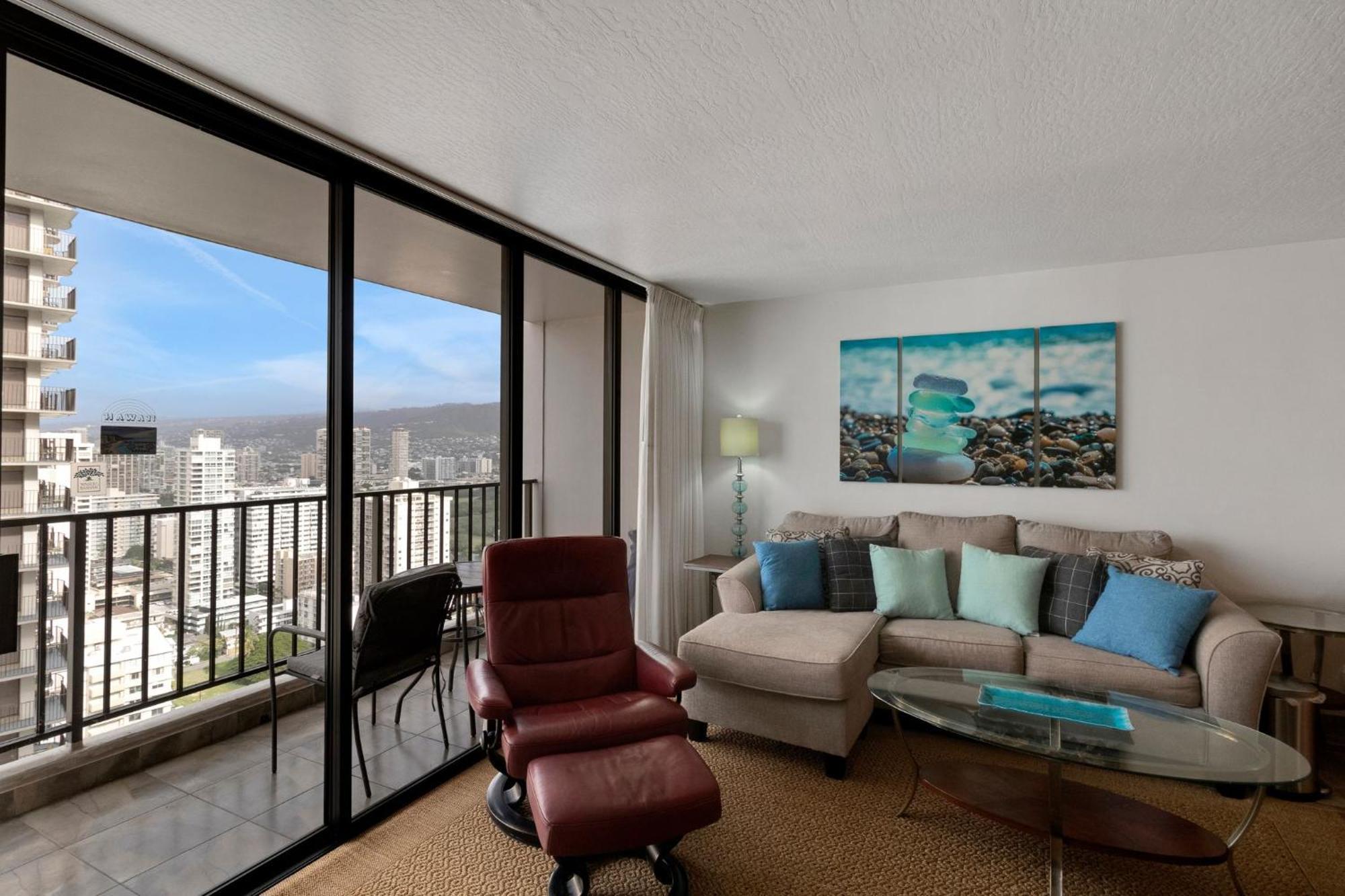 Apartment 31st-floor Oceanview Oasis -- Steps To Waikiki With Free Parking Honolulu