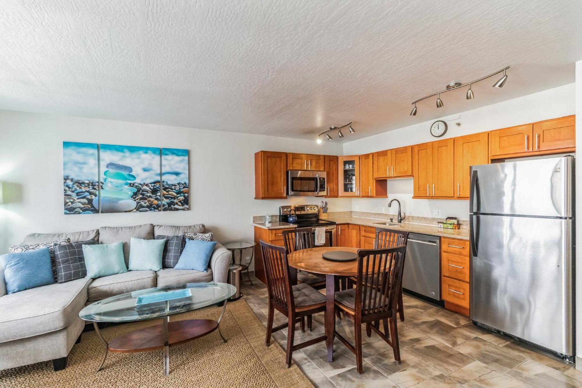 Apartment 31st-floor Oceanview Oasis -- Steps To Waikiki With Free Parking *