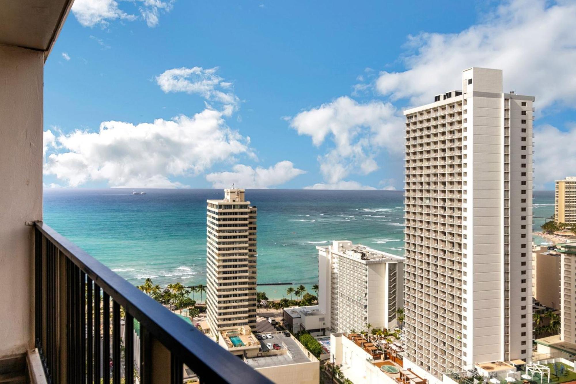 31st-floor Oceanview Oasis -- Steps To Waikiki With Free Parking *