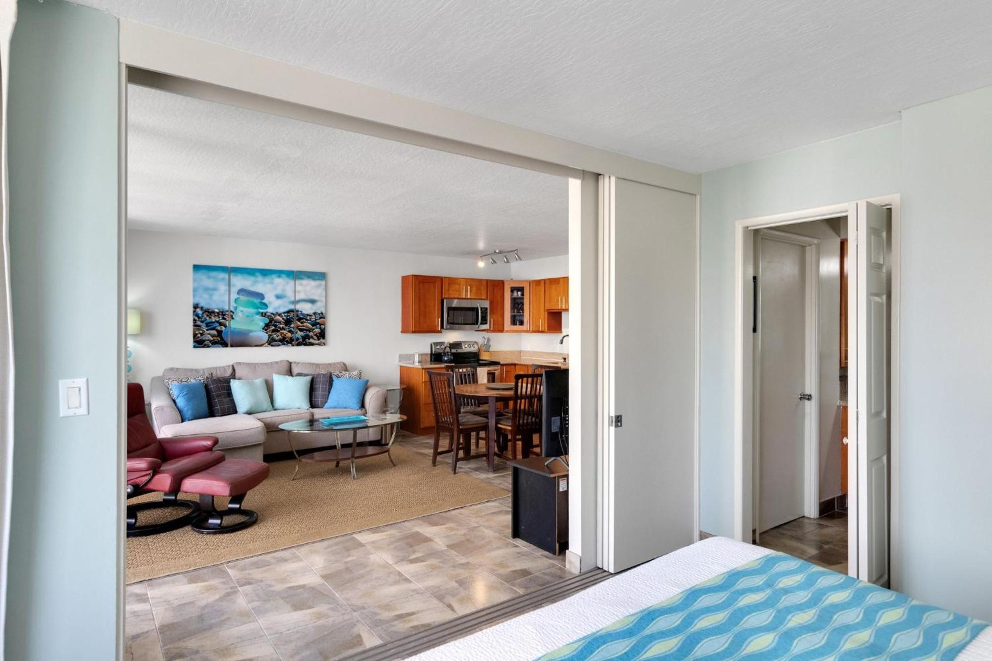 31st-floor Oceanview Oasis -- Steps To Waikiki With Free Parking Apartment *